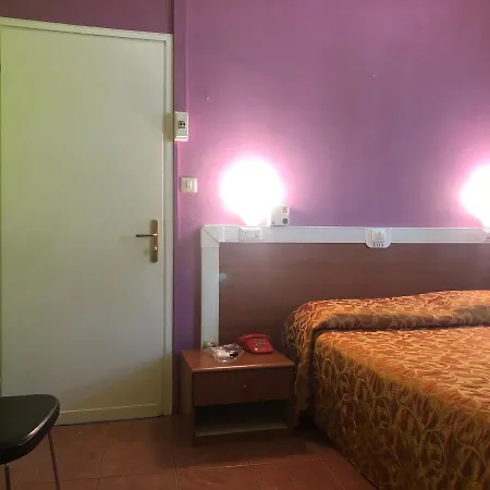 Eden Hotel *