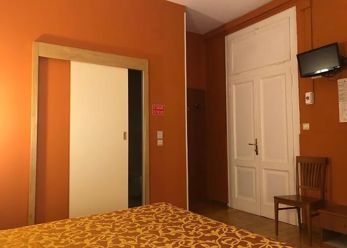 Eden Hotel *